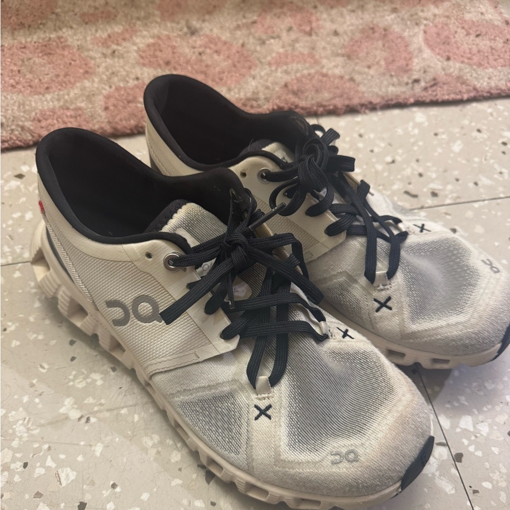 Women’s size 8 on clouds